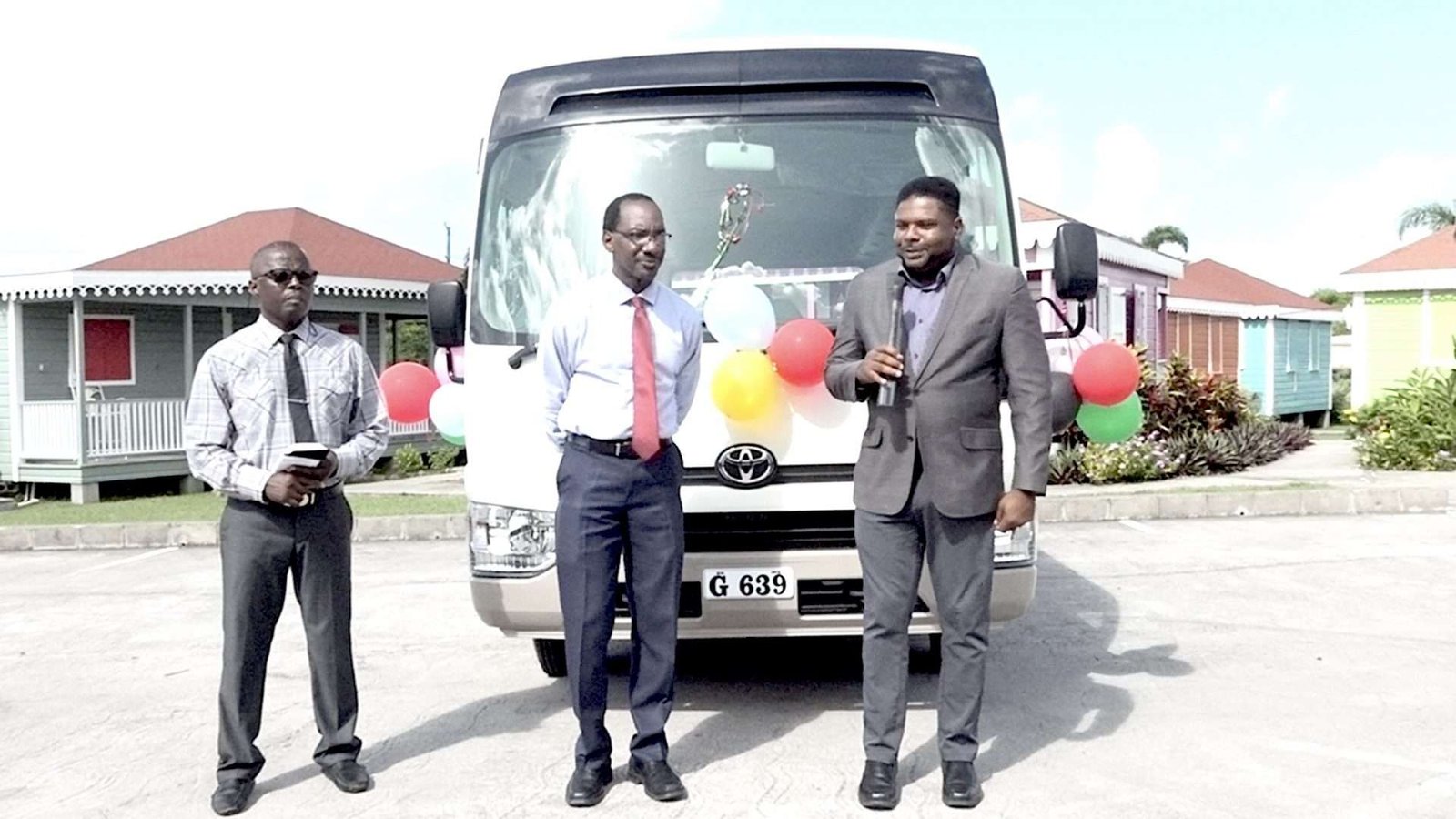 You are currently viewing Windsong Foundation donates another new school bus to Nevis