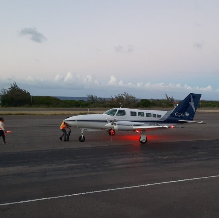 Read more about the article Tourism officials welcome CAPE Air as it begins its daily service to St. Thomas