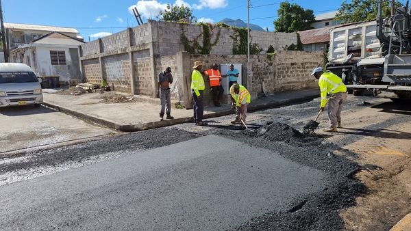 You are currently viewing St. Kitts and Nevis Public Works department collaborate to pave Market Street