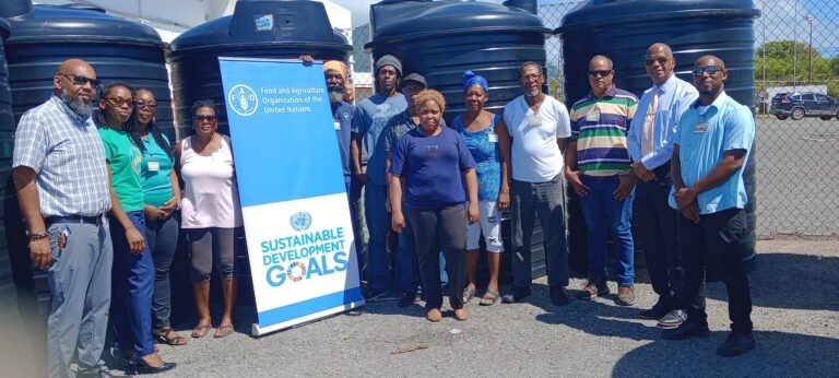 Read more about the article Ten Farmers receive 1000-gallon tanks on Nevis