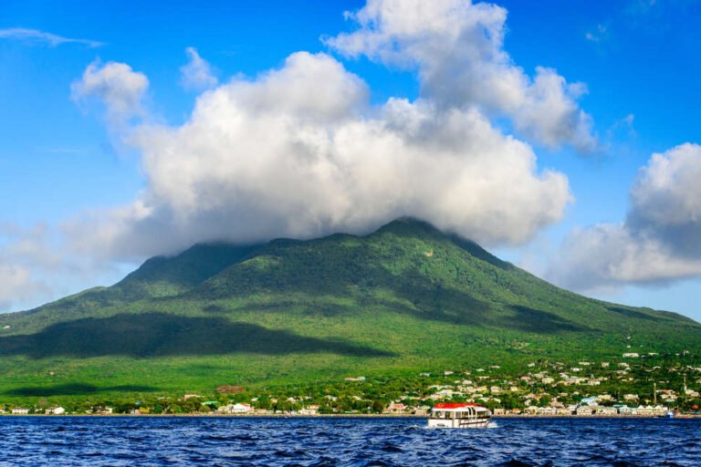 Read more about the article Eighteen food hampers handed out across Nevis by Returning Nationals Society