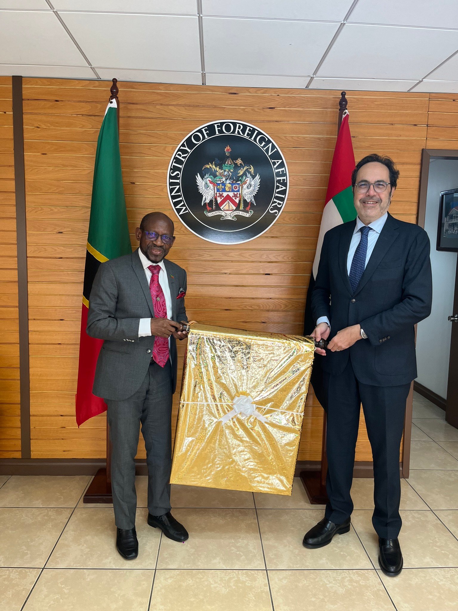 You are currently viewing Foreign Minister Douglas meets with Envoy of the United Arab Emirates
