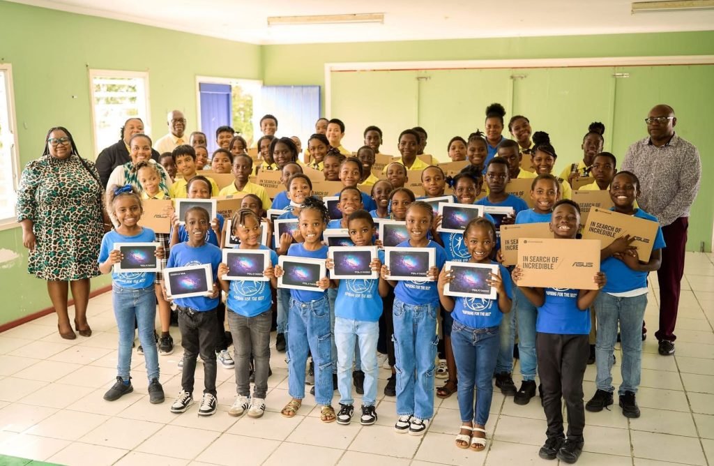 You are currently viewing NIA Distributes 1200 plus Devices to Boost Digital Literacy in Schools