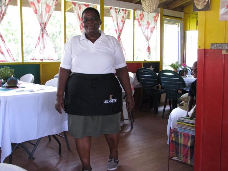 Read more about the article Firemen receives free lunch from Rodney’s Cuisine