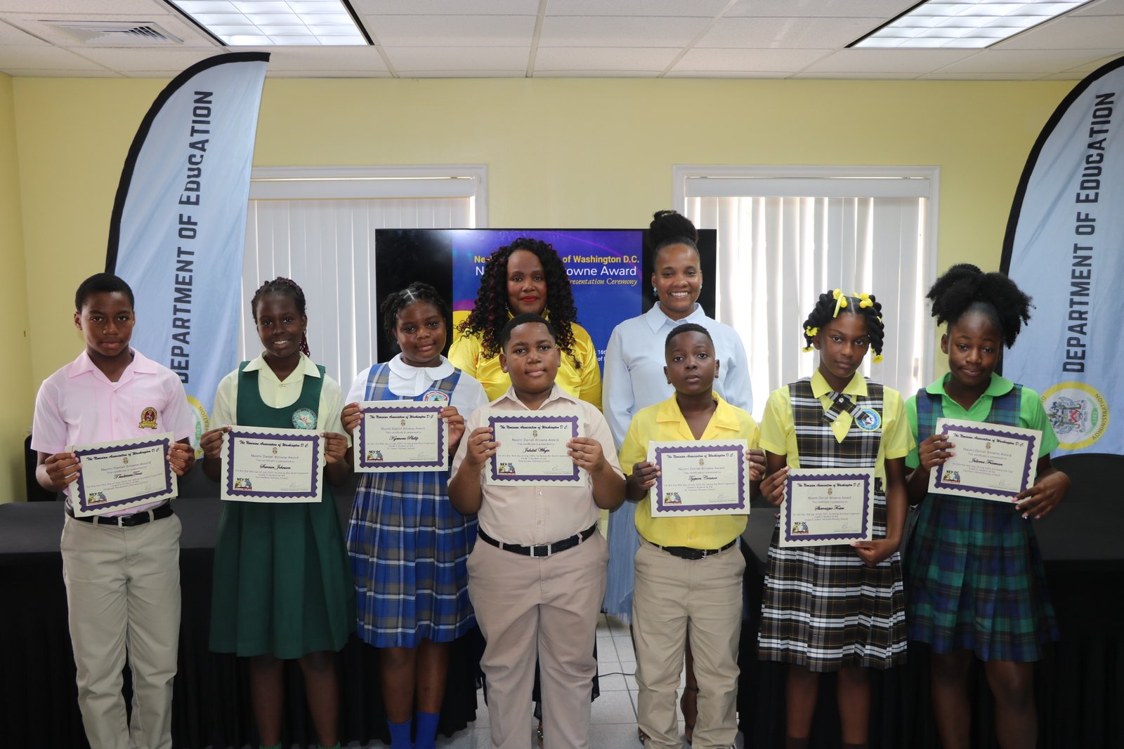 You are currently viewing Seven primary school students receive Naomi Daniel-Browne Scholarship